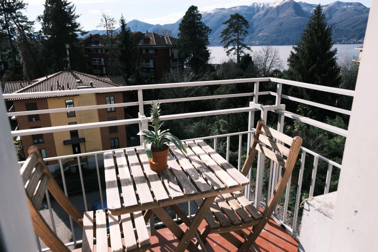 Studio With Lake And Montains Views Free Parking Luino Kültér fotó